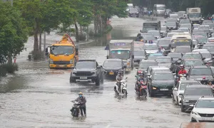 Những sai lầm khi lái xe đường ngập lụt Những sai lầm khi lái xe đường ngập lụt