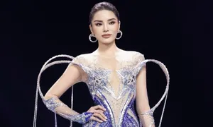 Kỳ Duyên cùng thí sinh Miss Universe Vietnam diễn đầm dạ hội