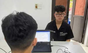 Dùng ô tấn công tài xế taxi, định cướp tài sản Dùng ô tấn công tài xế taxi, định cướp tài sản
